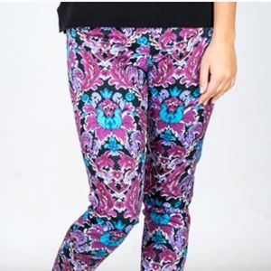 Floral watercolor ‘Frida’ slim fitting chino